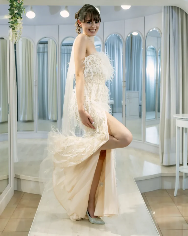 Abito piume champagne spacco – Atelier Melody